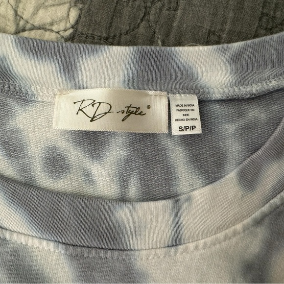 RD Style sweatshirt Size Small oversized. - Picture 5 of 5